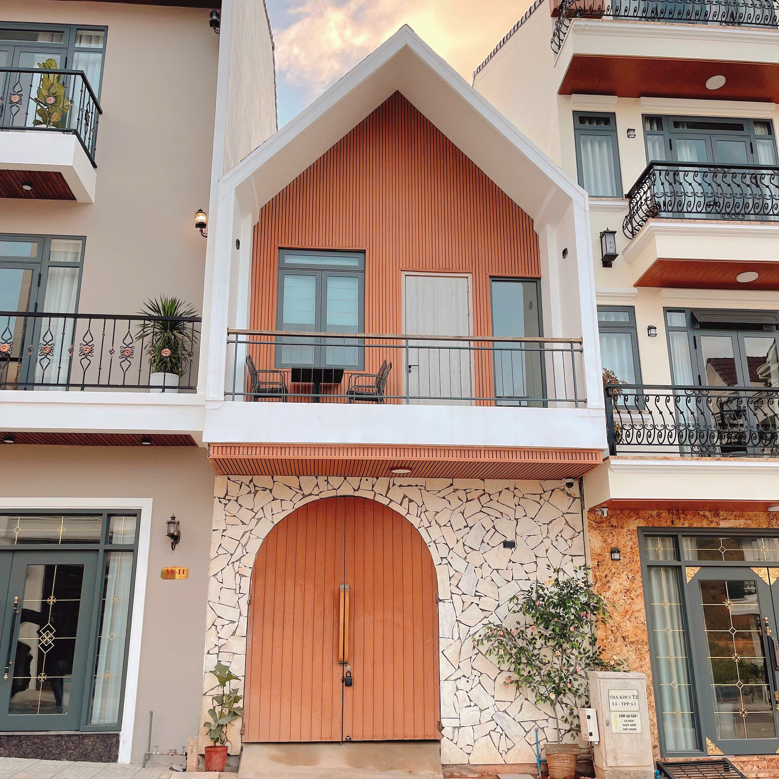  Bán nhanh Villa Mini xinh xinh Khu Dân Cư An Sơn Đà Lạt giá 7.1 tỷ 