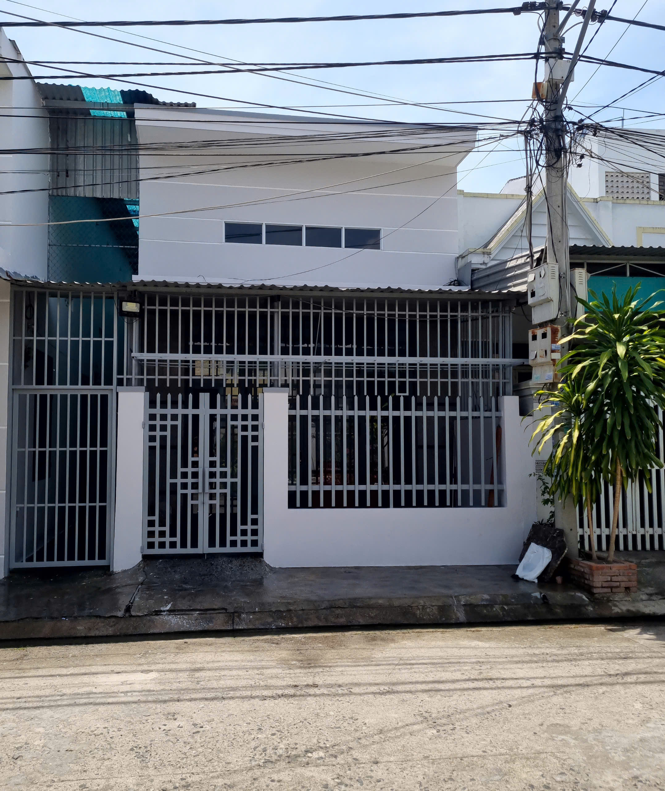  2 CĂN NHÀ LIỀN KỀ BỀ NGANG RỘNG 10M SIÊU HIẾM TẠI KHU DÂN CƯ NÀY 