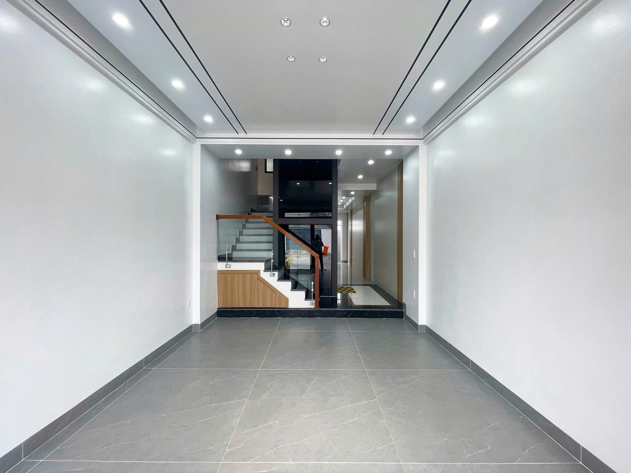  BÁN NHÀ 5 TẦNG THANG MÁY TUYẾN 2 LÊ HỒNG PHONG – GARA Ô TÔ – GIÁ 9,5 TỶ 