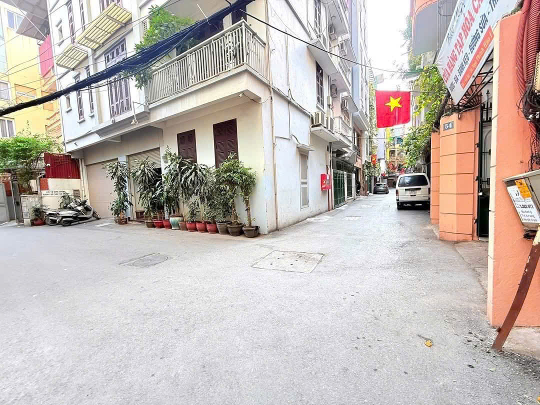  Bán nhà Hoàng Cầu, Đống Đa, dân xây, ô tô đỗ cửa, gần phố, 33m, 5 tầng, mt 4m, 12 tỷ 