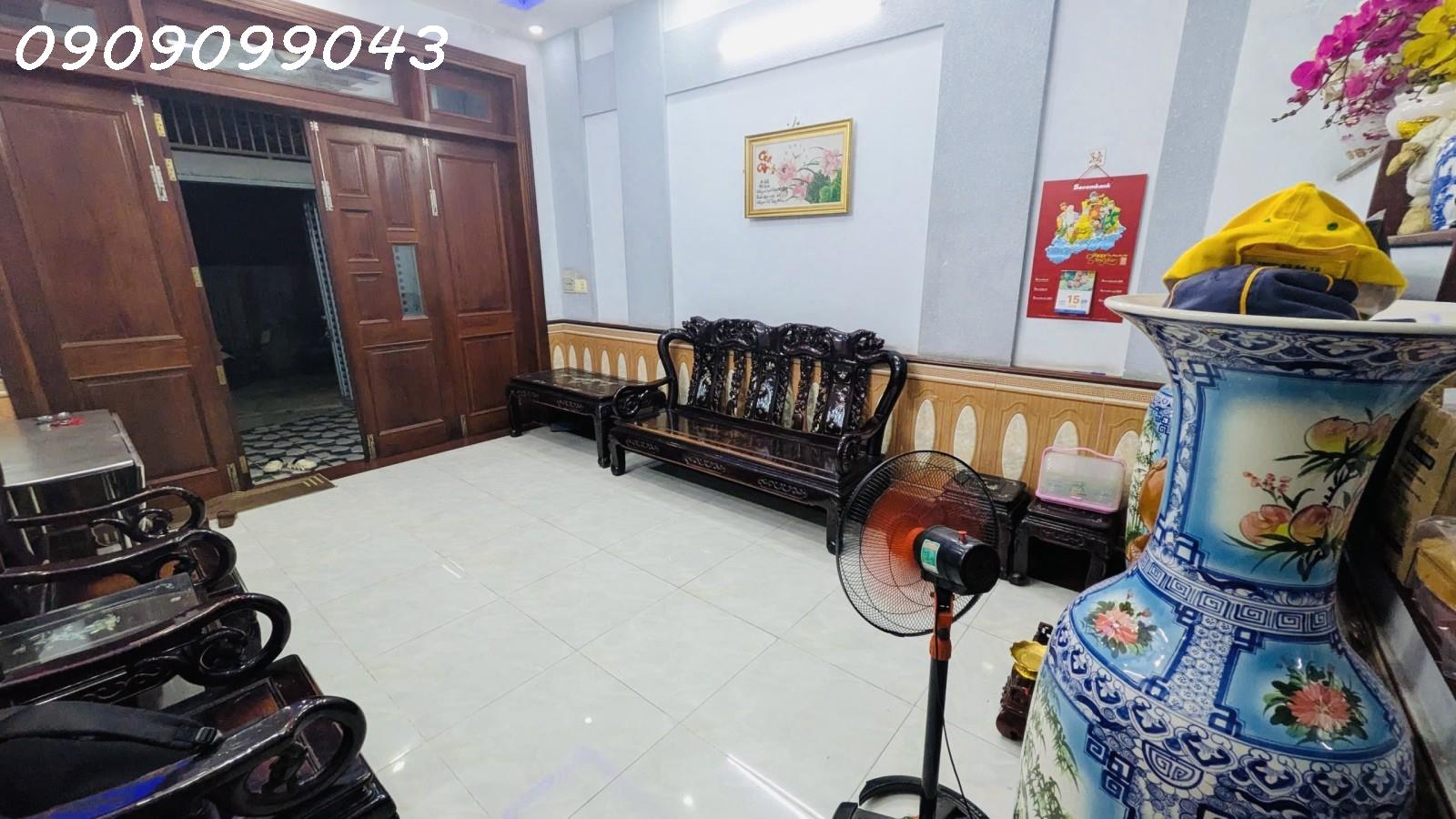  BIỆT THỰ GIÁP GÒ VẤP- 4 TẦNG BTCT - 5 X 24M (120M2)
HXH 7 CHỖ- Ô TÔ NGỦ TRONG NHÀ ĐÔNG HƯNG THUÂN Q12 