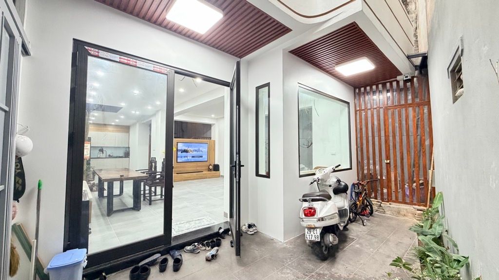  Bán nhà Ngọc Thuỵ, 90m x 4T gần cầu thiết kế đẹp chỉ hơn 10 tỷ 