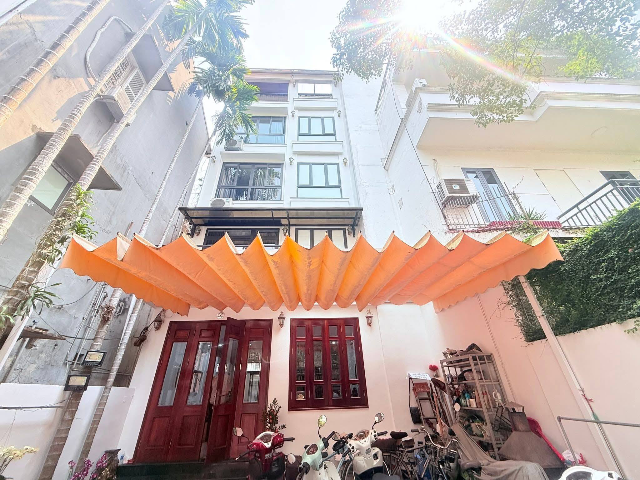  Bán Biệt thự sân vườn cạnh Hồ Tây 5Tầng 95m² MT 5.5m – Giá chào 46 Tỷ 