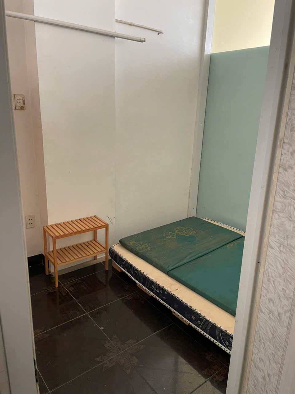  Cho thuê phòng 54 Bùi Đình Tuý, P.12, 10m2, wc riêng, có giường, nệm, 2tr 