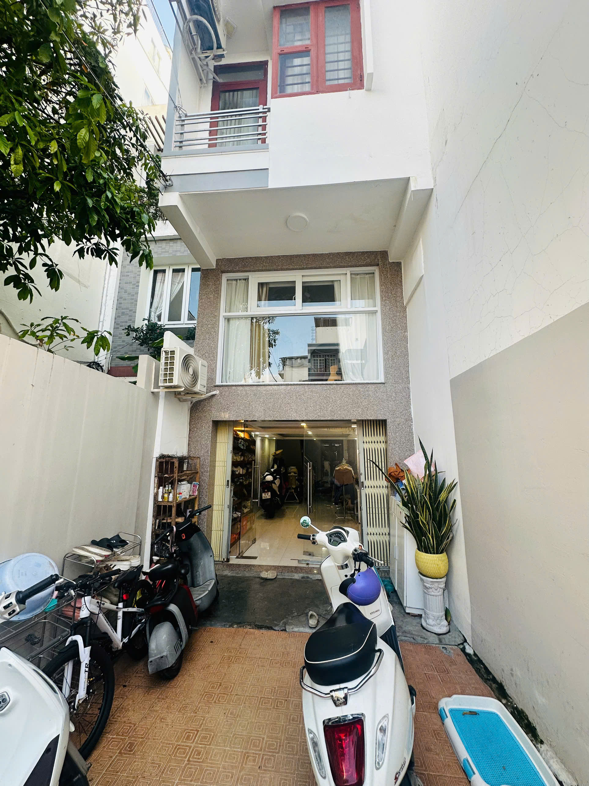  Bán nhà mặt tiền Trần Quang Khải – Khu phố Tây Nha Trang – 4 tầng gần biển 