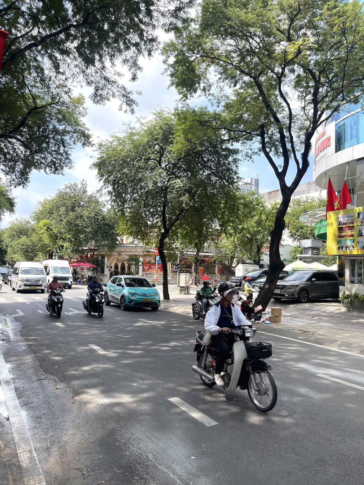  Bán nhà MT Bà Huyện Thanh Quan - giao Nguyễn Thị MInh Khai, 8,4x28m, 2 Tâng, 220 tỷ. 