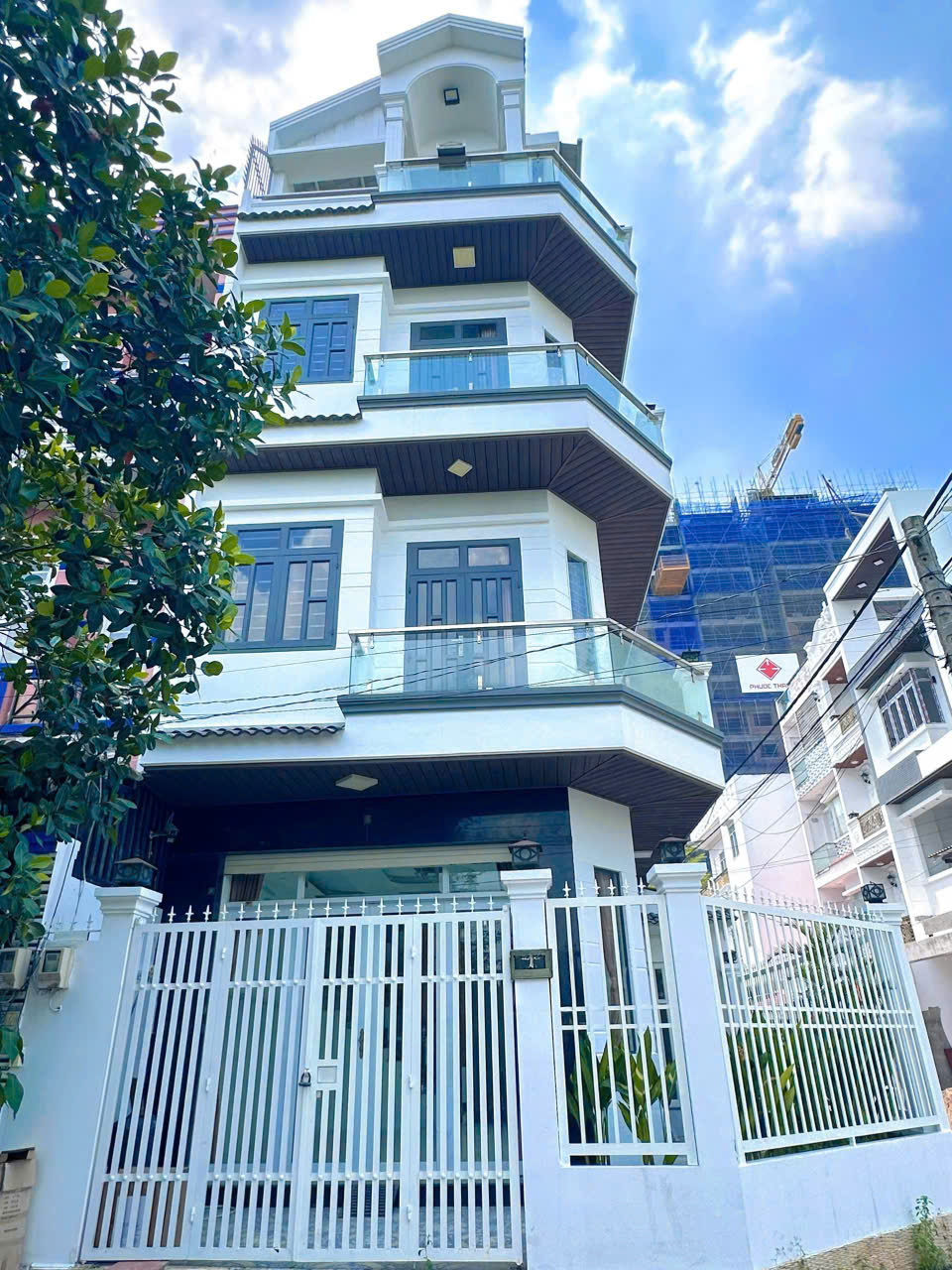  TRUNG TÂM NHÀ BÈ  .LÊ VĂN LƯƠNG - LÔ GÓC NHÀ 4 TẦNG- NGANG LỚN - NHÀ KIÊN CỐ 