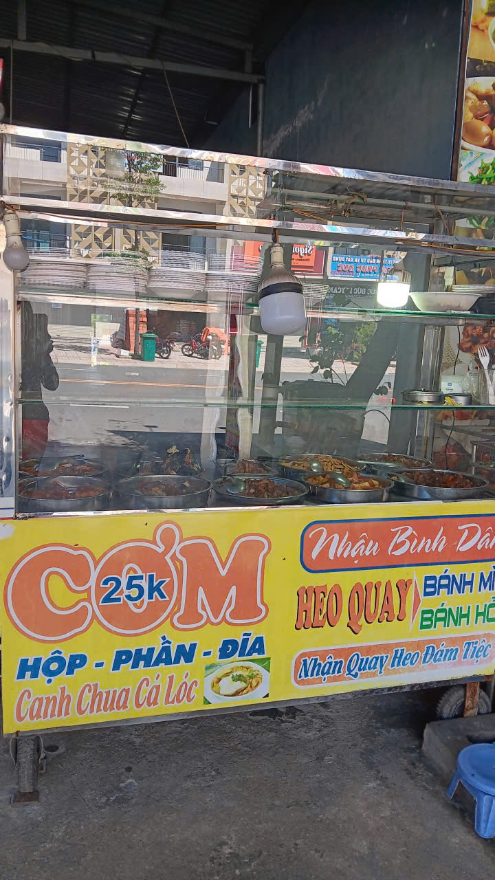  SANG NHƯỢNG QUÁN CƠM PHẦN – ĐƯỜNG DB4, KP1, PHƯỜNG  VĨNH TÂN, THỊ XÃ TÂN UYÊN, TỈNH BÌNH DƯƠNG 