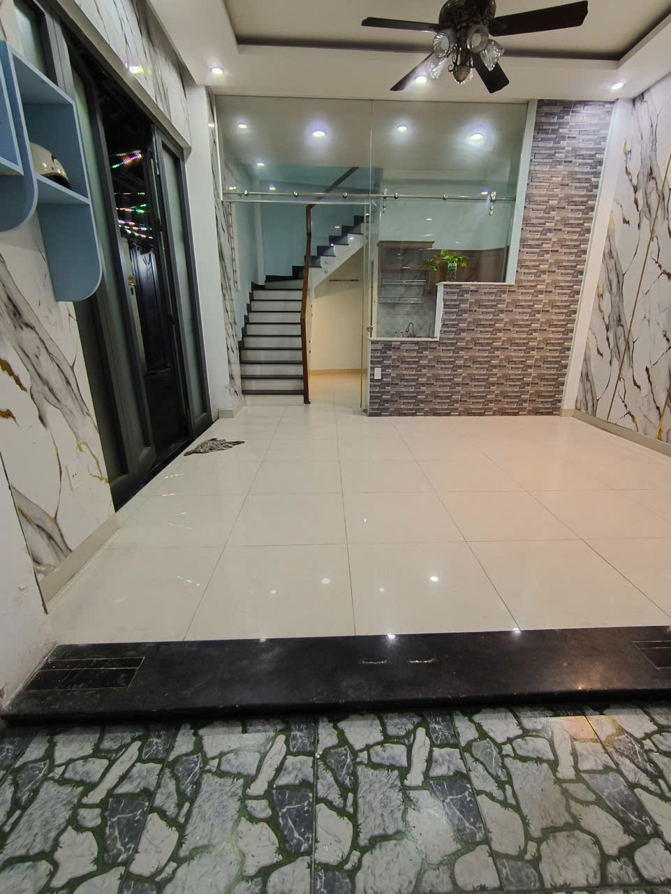  ► Kiệt Ô tô thẳng thông Lê Đình Lý, 40.5m2, 2 mê đúc, kinh Doanh tốt, 3.xx tỷ 