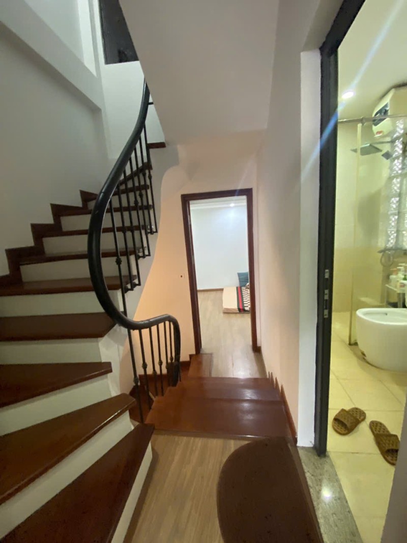  BÁN NHÀ NGỌC LÂM – MẶT HỒ TAI TRÂU – 5 TẦNG KINH DOANH – FULL NỘI THẤT 