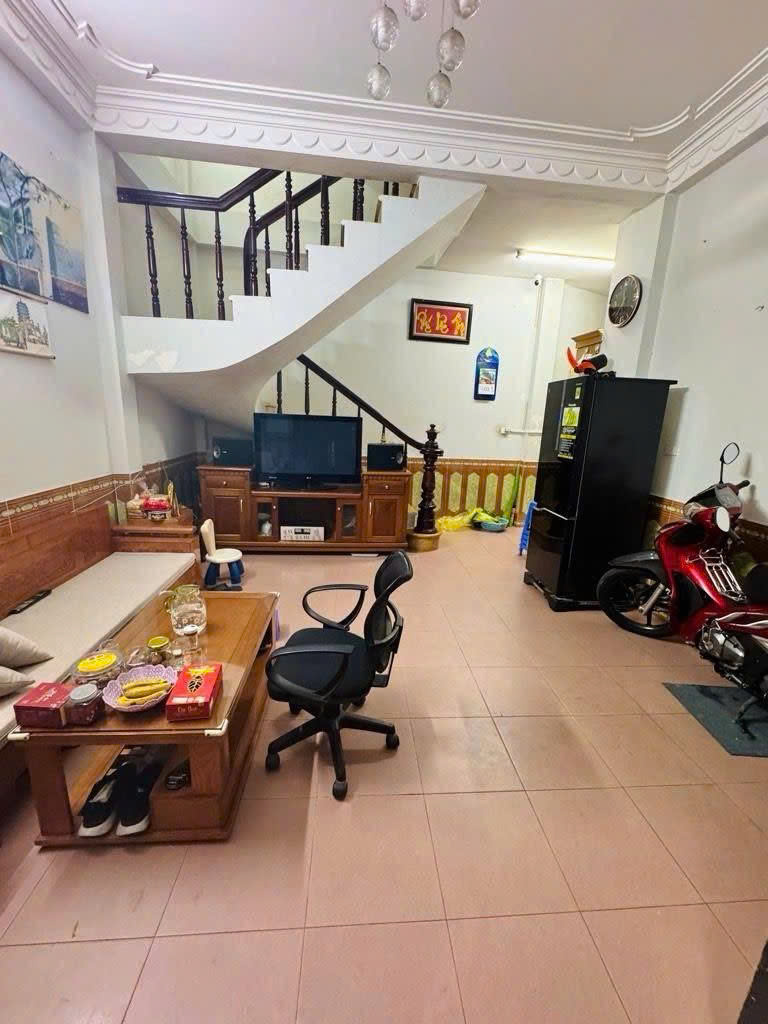  Bán Nhà Trần Khát Chân 31/35m2. 6 tầng. mặt tiền 4.33m. giá 12 Tỷ Hai Bà Trưng Hà Nội 