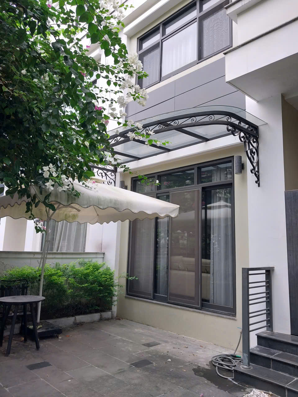  Hàng hiếm, Bán biệt thự Tây Hồ, sân vườn, mặt tiền rộng, 120m, chỉ 26 tỷ 