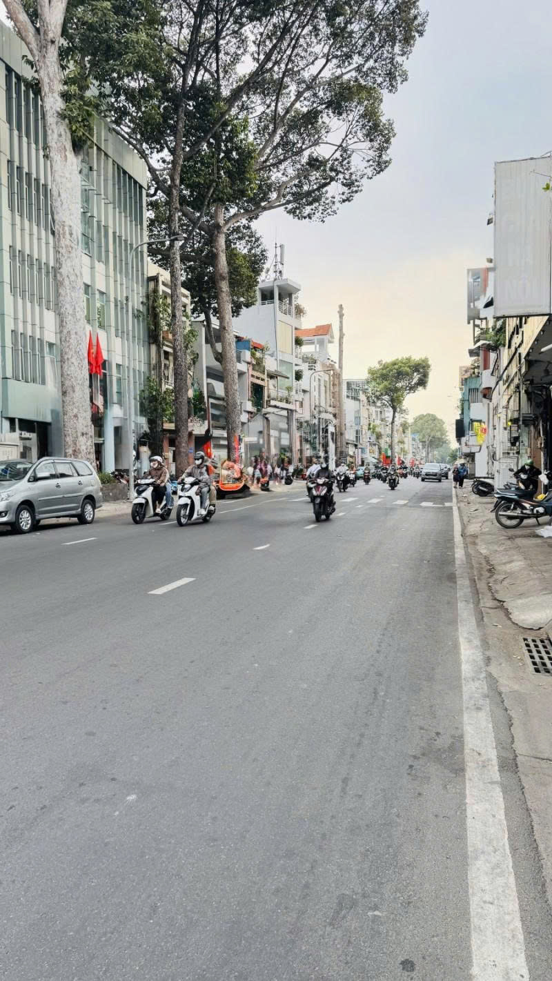  Bán nhà Mặt tiền Trần Phú, gần Lê Hồng Phong, 4x22m, 4 Tầng, 12 PN, Sổ A4, chỉ 17,9 tỷ. 