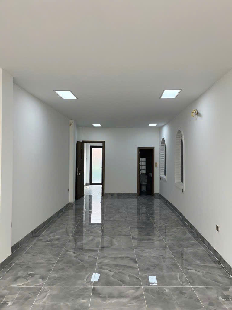  NHÀ ĐẸP CHÍNH CHỦ - GIÁ TỐT - Vị Trí Đắc Địa Tại Mặt Phố Văn Chương 