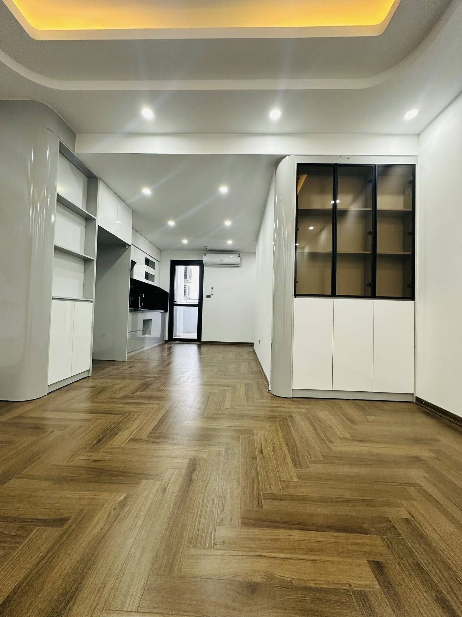  ????Tòa 30T Nam Trung Yên, Cầu Giấy 76m 3PN, Nội thất mới keng, 7.65 tỷ???? 