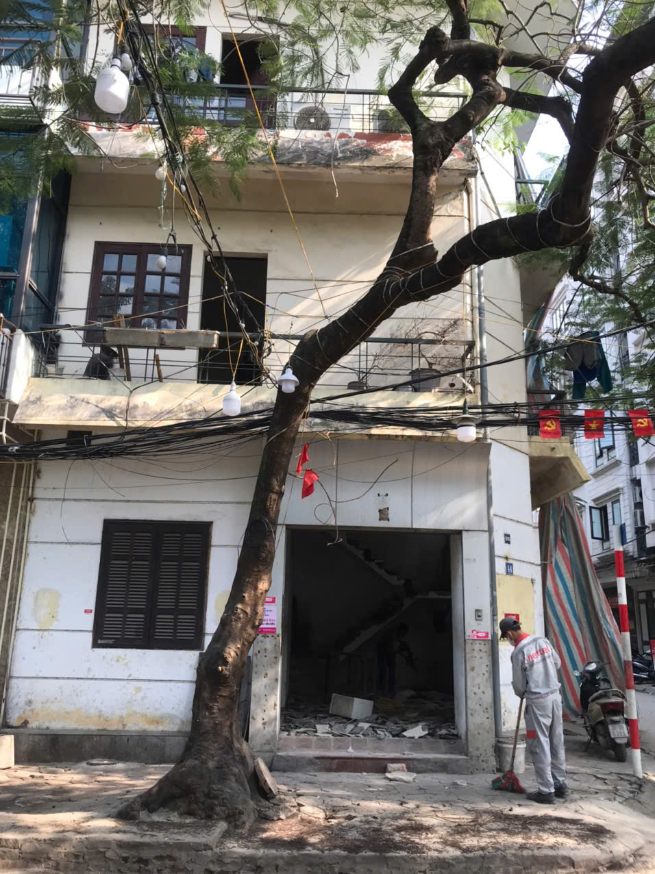  Cho thuê nhà KD Phố Trung Kính, 40m2 x 4 tầng, giá 25 Triệu Spa, hoặc VP 