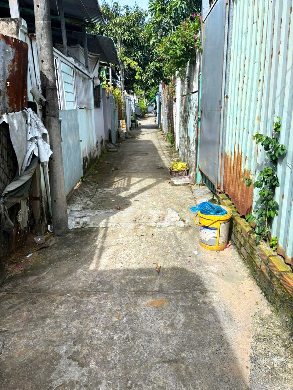  CẦN BÁN 148M2 ĐẤT THỔ CƯ VÀ NHÀ CẤP 4 HẺM XE BA GÁC 