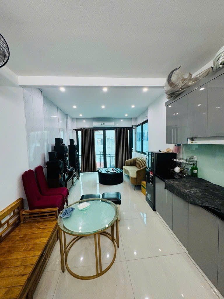  Nhỉnh 13t , 5 tầng thang máy,cách 1 nhà ra mặt phố Ngọc Lâm , cực hiếm nhà bán,dân xây Btct chắc chắn.

ô tô tránh vỉa hè rộng,kinh doanh sầm uất ngày đêm, giao thông thuận tiện ,Hồng Tiến ,Nguyễn Văn Cừ,sang phố cổ đúng 2 phút, sát bên chợ Gia Lâm, bến x 