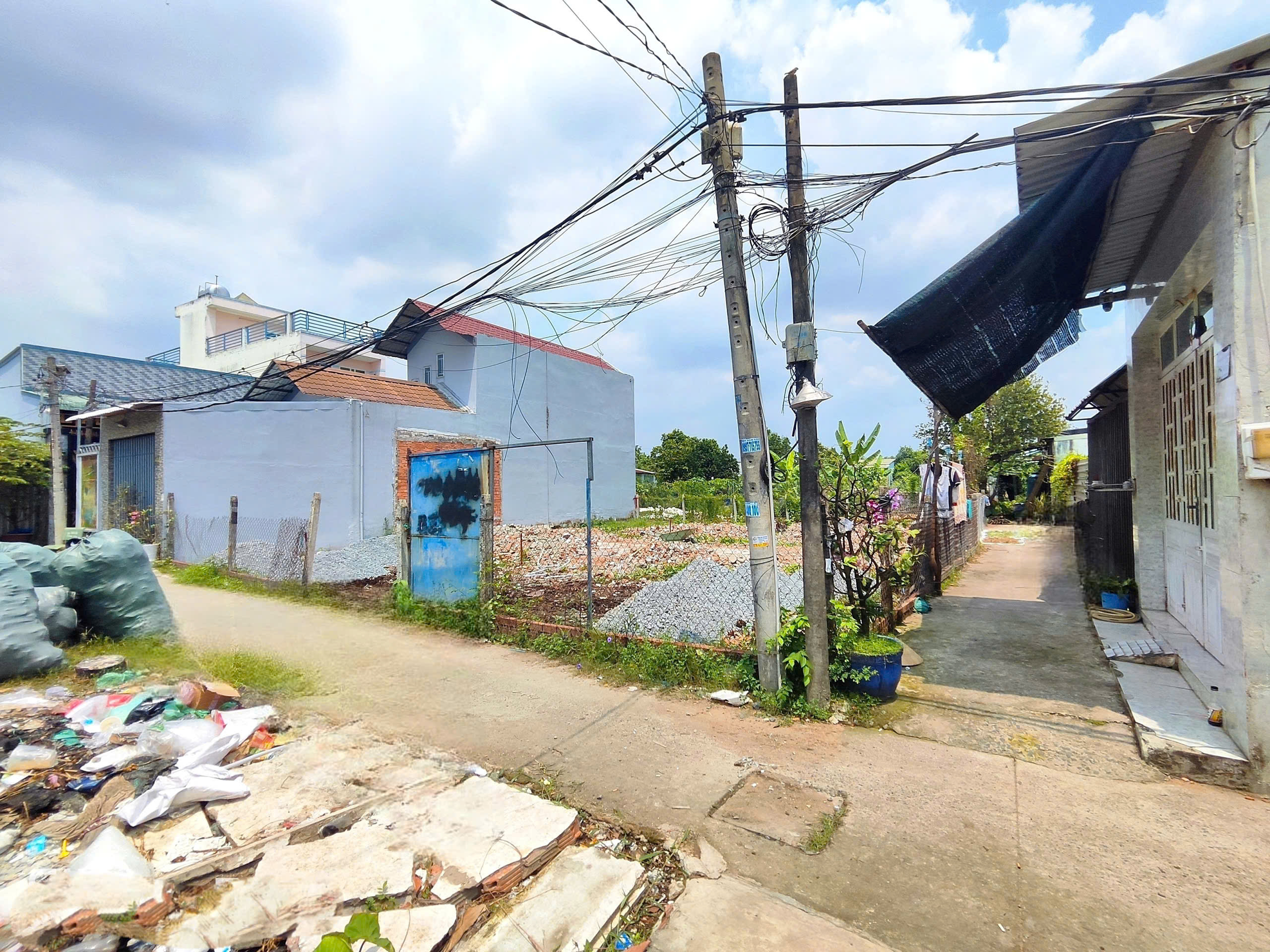  CẦN BÁN 107M2 ĐẤT THỔ CƯ LÔ GÓC HẺM XE BA GÁC 