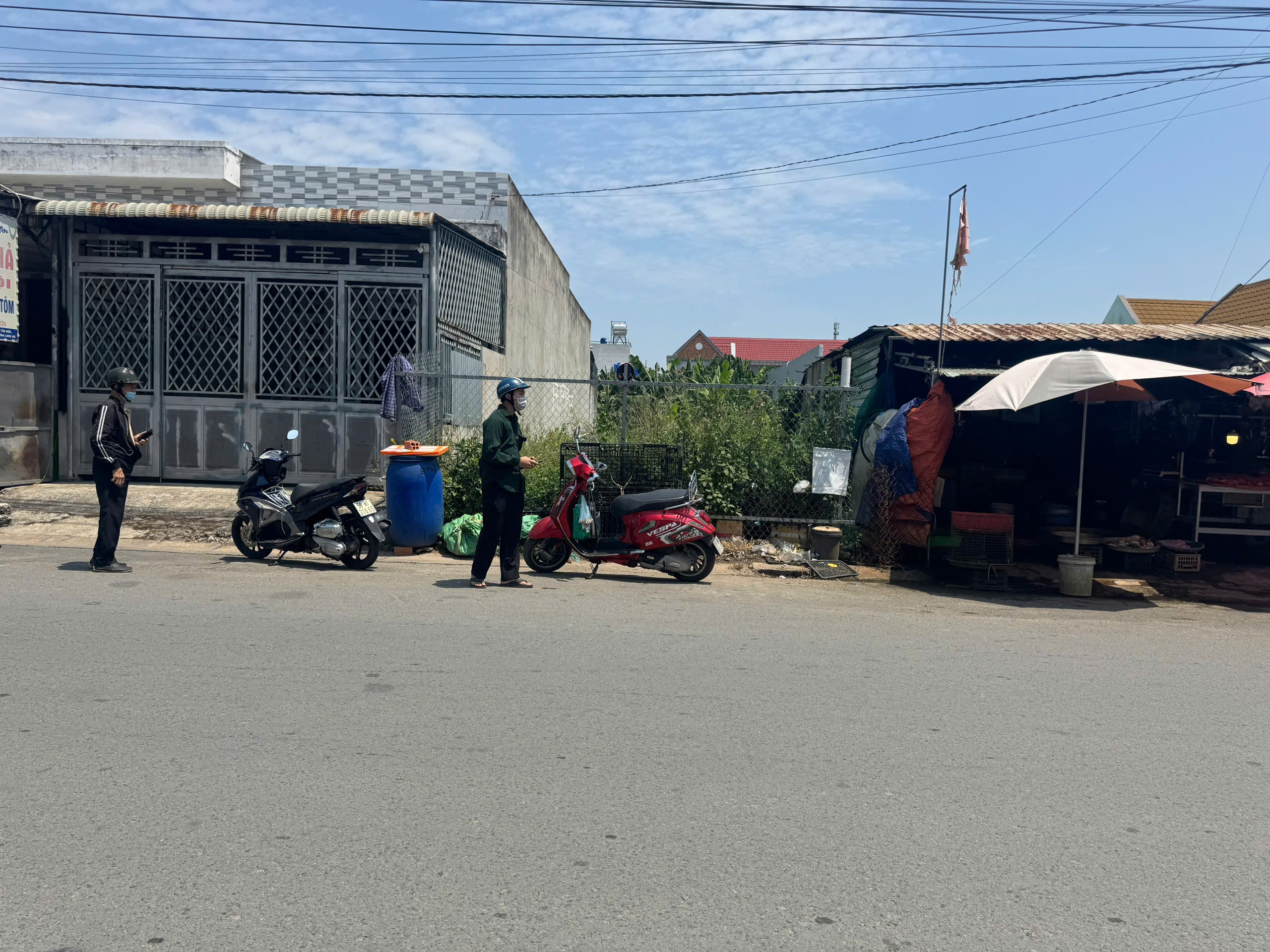  Bán nhà mặt phố Đức Hòa, Long An: 125m2, 5.6 tỷ, sổ hồng, vị trí vàng đường 20, tiềm năng tăng giá, liên hệ 0935911385! 