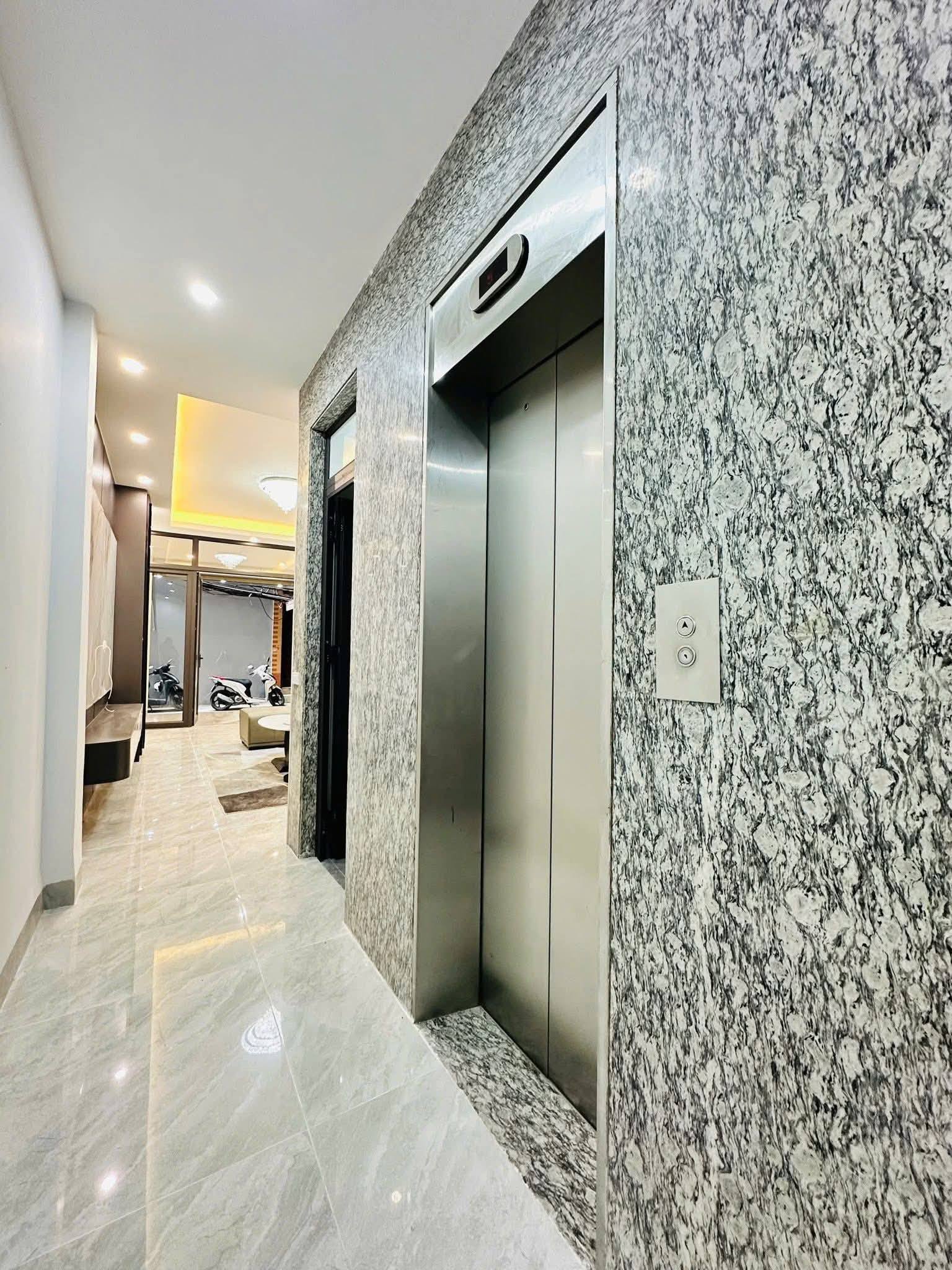  Bán nhà đẹp khu VIP Đào Tấn 6 tầng thang máy 45m2  giá chào 17.5tỷ 