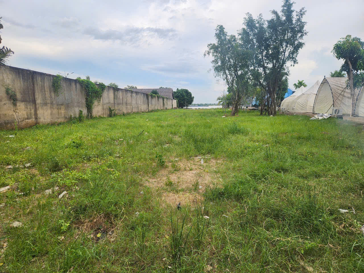  bán Đất mặt tiền - view sông - gần Vinhomes Grand Park - Q9 - Gần đền thờ tổ Hoài Linh. 