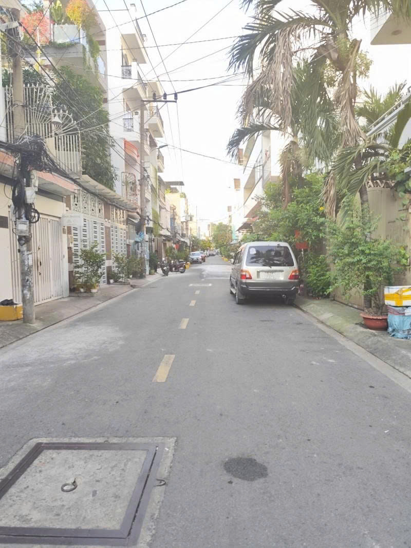  Bán nhà HXH 8m Thoại Ngọc Hầu - gần Nguyễn Sơn, 4x28m, Cấp 4, tiện xây, 3PN, 9,5 tỷ. 