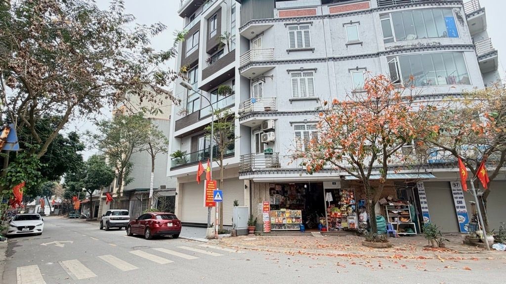  ĐẤT MẶT PHỐ GIANG BIÊN- VIỆT HƯNG 64M2 - HƠN 18 TỶ 