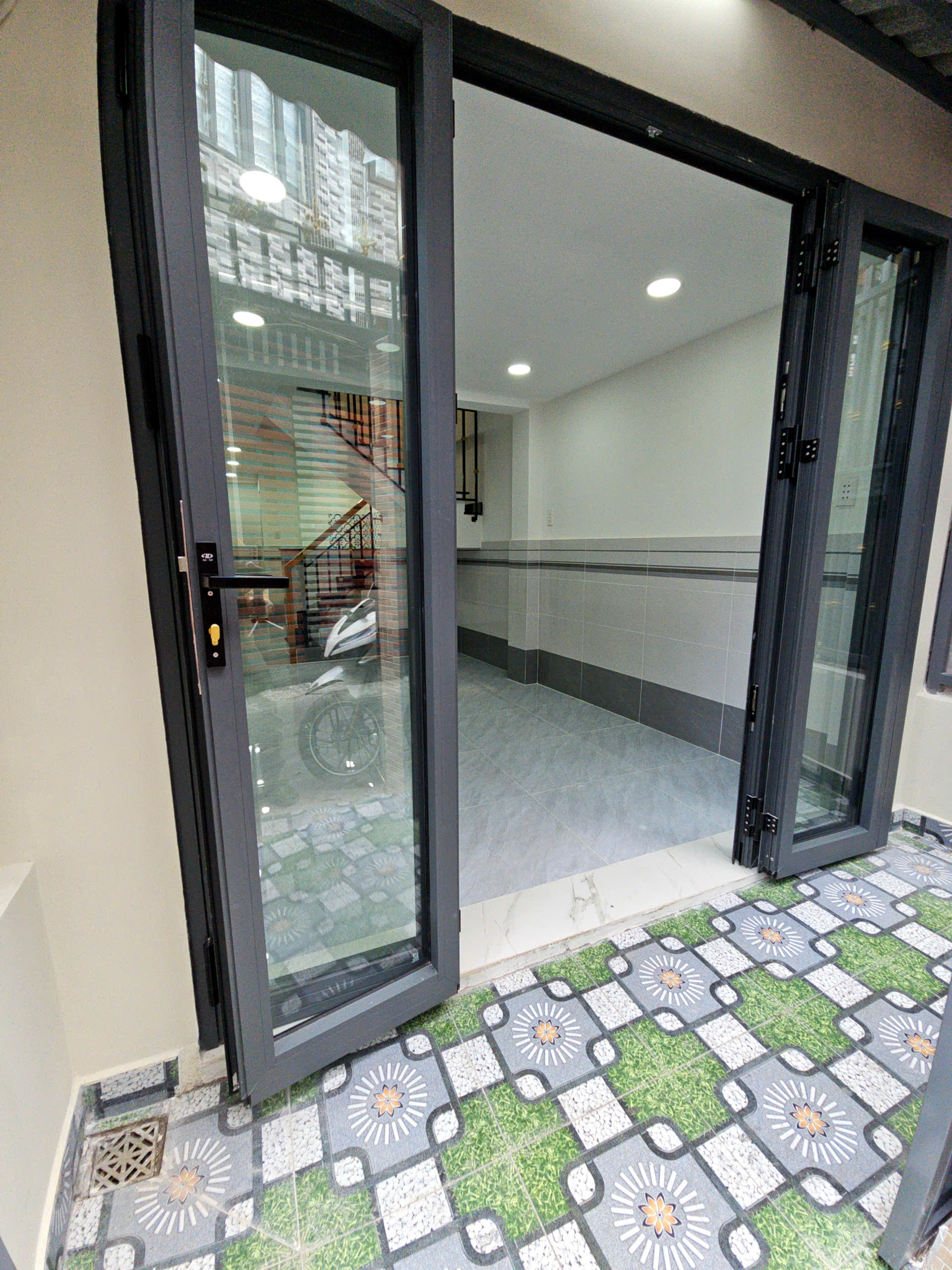  bán nhà ngay sát mặt tiền khánh hội 

- hoàng diệu trung tâm Q4
DIỆN TÍCH SD 116 M2 CÓ 5 TÊ 