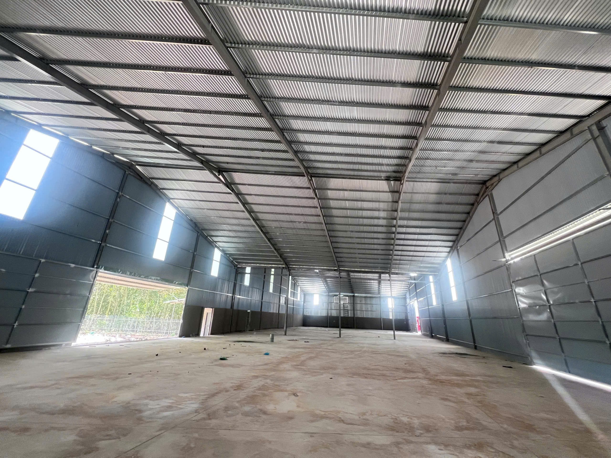  XN133 nhà xưởng xây dựng kiên cố, dễ tuyển nguồn LDPT, trống xưởng bàn giao liền 