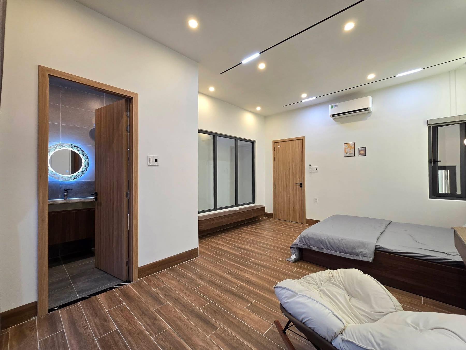  ????????Bán nhà 3 tầng đường Hoà Minh 10 - (Sát Trần Đình Tri, gần biển) 