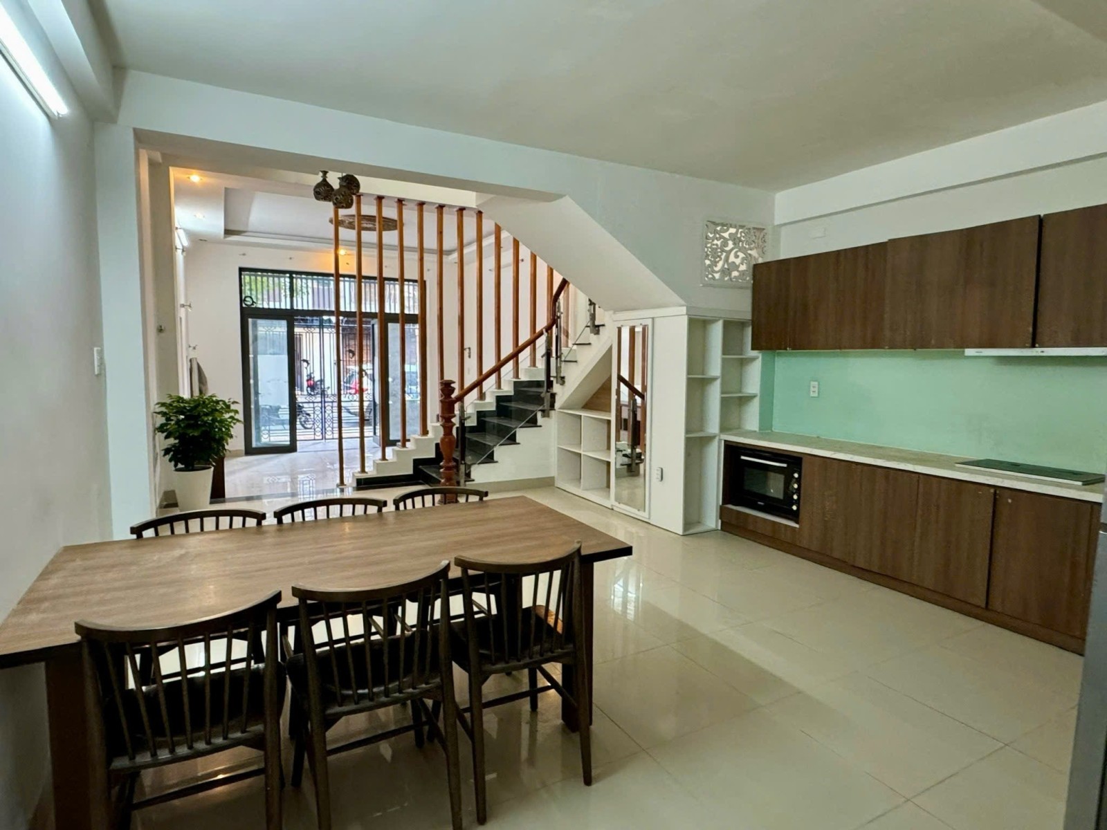  Bán nhà Vũ Đình Long 75m2 2 tầng gần biển Sơn Trà giá 10.x tỷ 