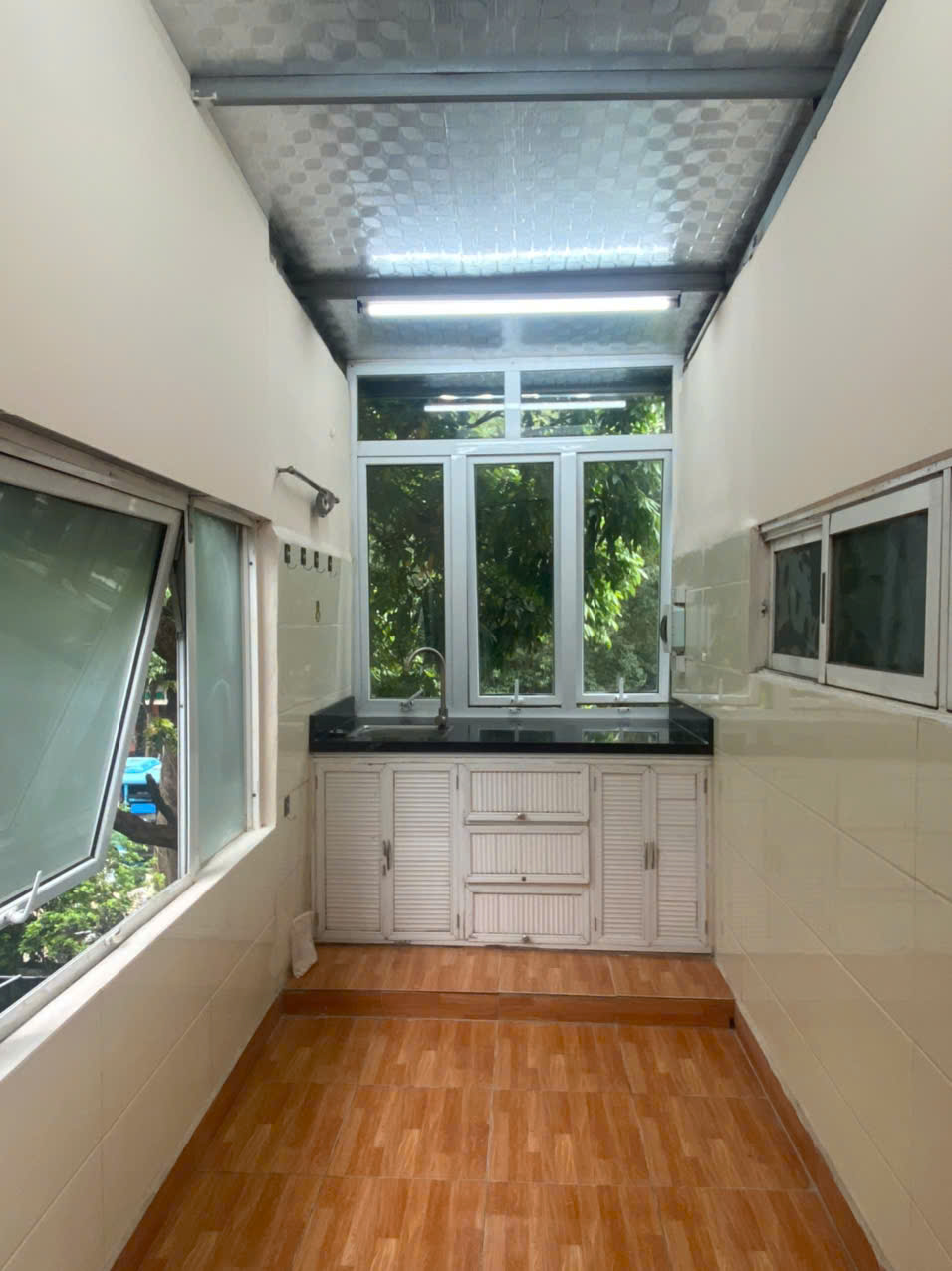  Chính chủ cho thuê căn hộ đẹp, vị trí hiếm ngay trung tâm quận Hoàn Kiếm. 