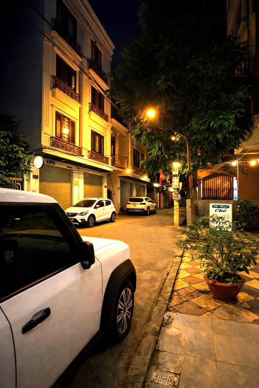  ????????Nhà mặt đường Kiều Sơn - Văn Cao đang cho thuê - 82m 4 tầng 6 ngủ 