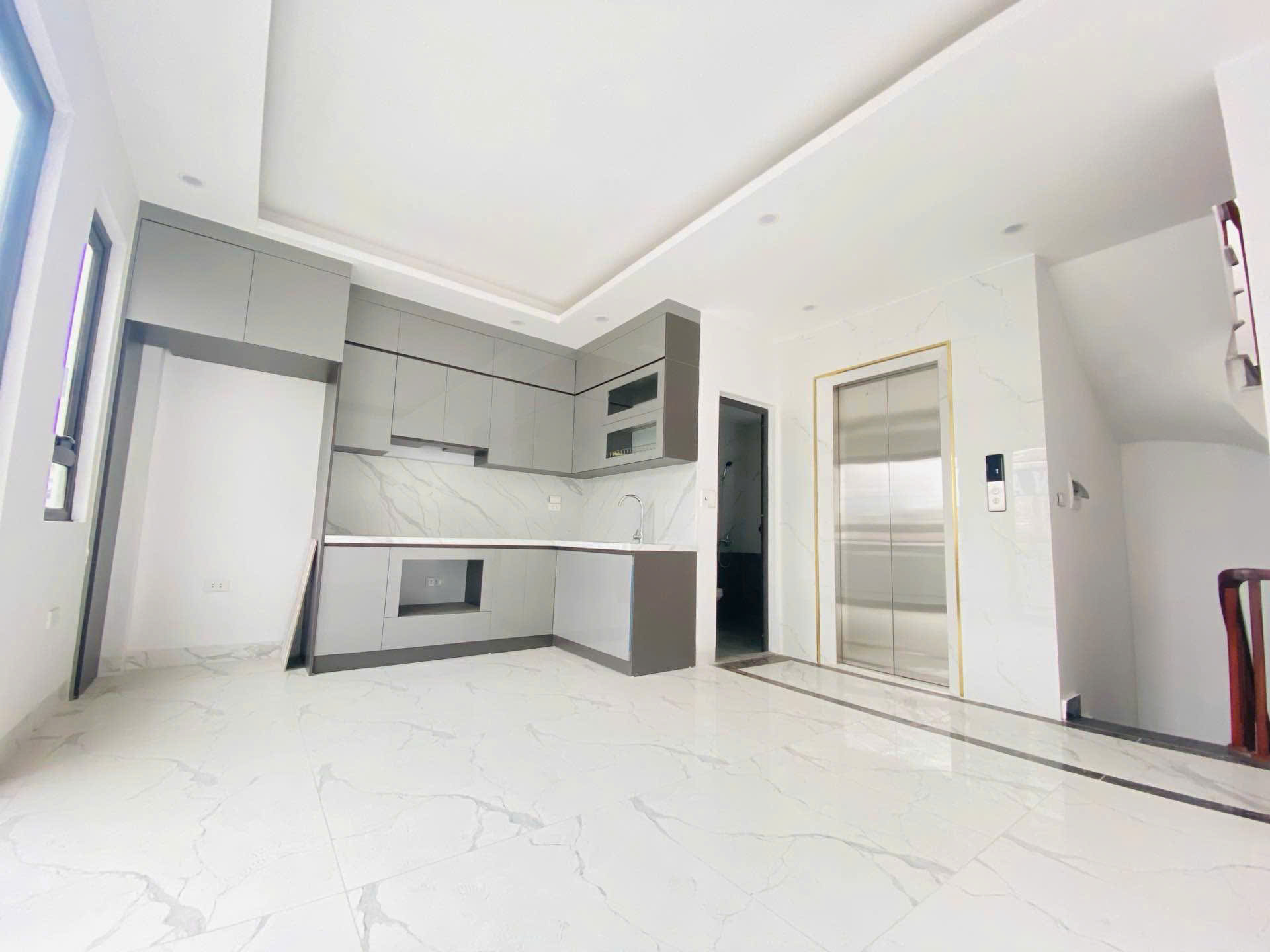  SIÊU PHẨM - TRUNG TÂM ĐỐNG ĐA - 6 TẦNG THANG MÁY XÂY MÓI, HAI THOÁNG, GẢN Ô TÔ VÀI BƯỚC CHÂN RA VƯỜN HOA TRẦN QUANG DIỆU 