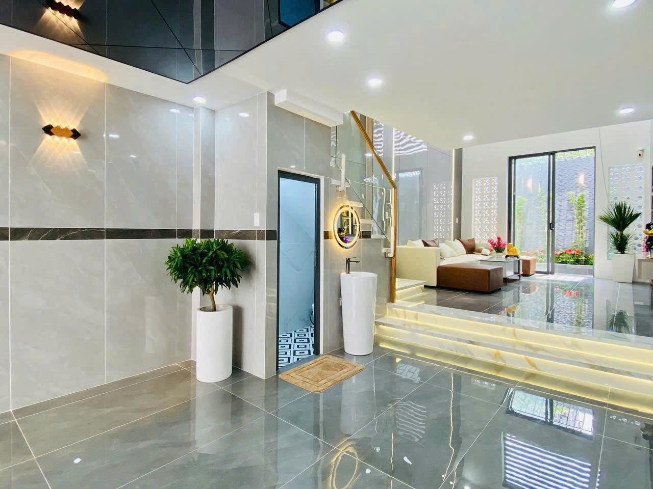  Siêu phẩm lô góc Nguyễn Văn Cừ 60m,8tầng,MT khủng 11M,ngõ thông,gara ô tô,KD đỉnh.Hơn 25 tỷ 