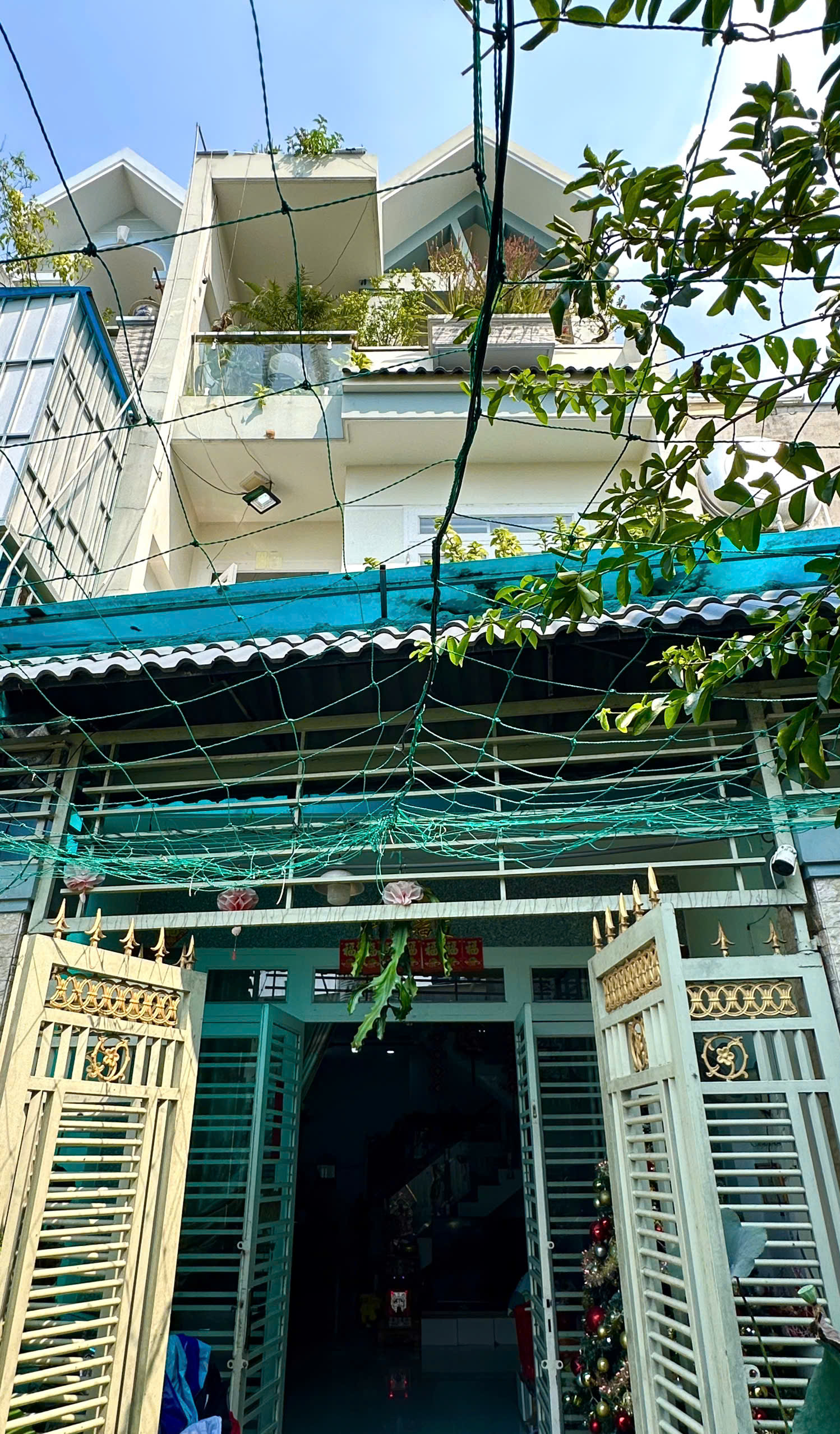  Bình Tân: Nhà 3 tầng, 4 phòng ngủ, sổ hồng, hẻm 8, 61m2 - Giá 5.2 tỷ. Cơ hội vàng an cư, vị trí đẹp, tiện ích xung quanh, liên hệ 0876868265. 