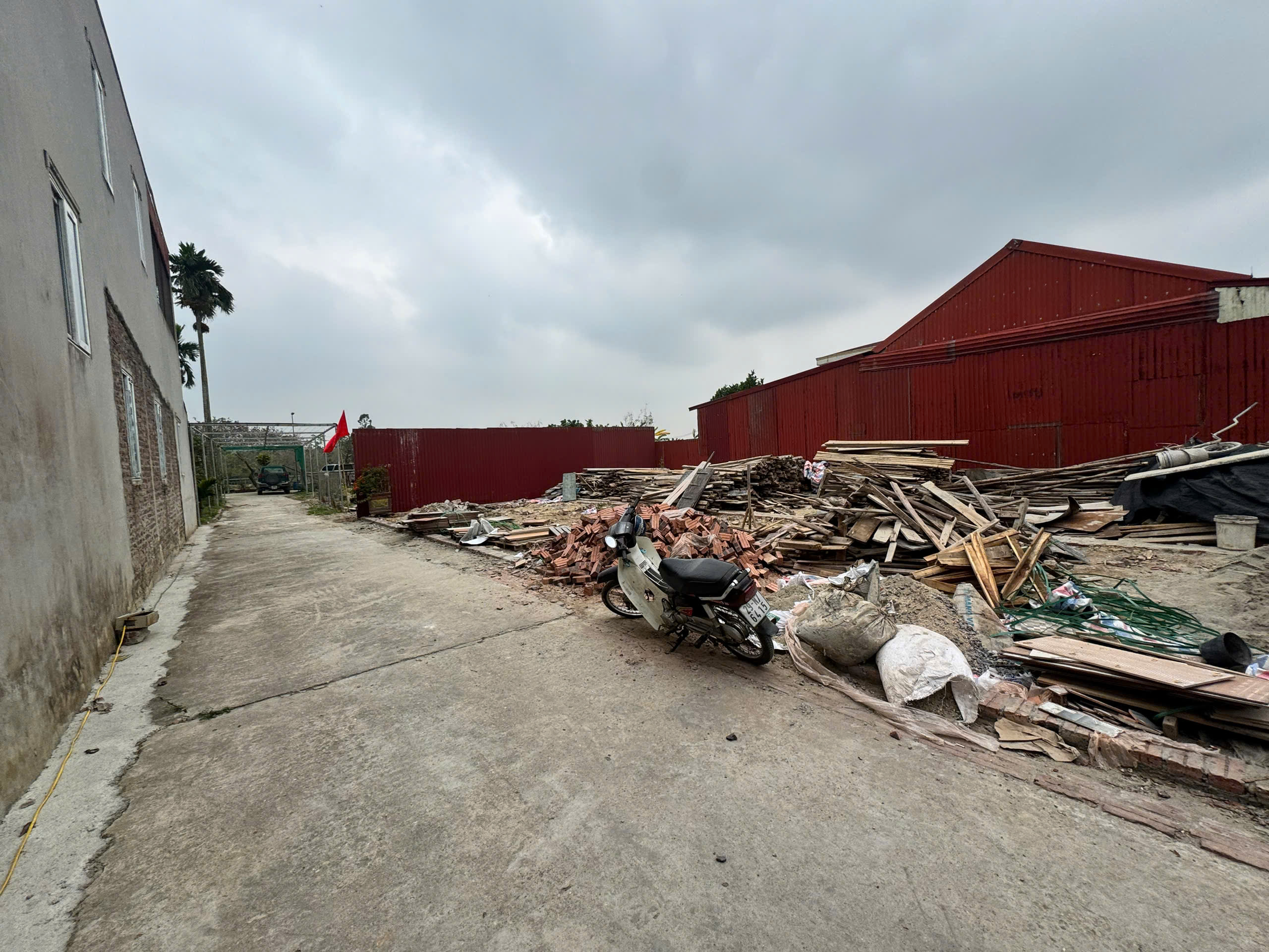  BÁN GẤP LÔ GÓC 100M2 PHÙ LỖ MẶT TIỀN 5.5M NGÕ THÔNG GIÁ 42TR/1M2 