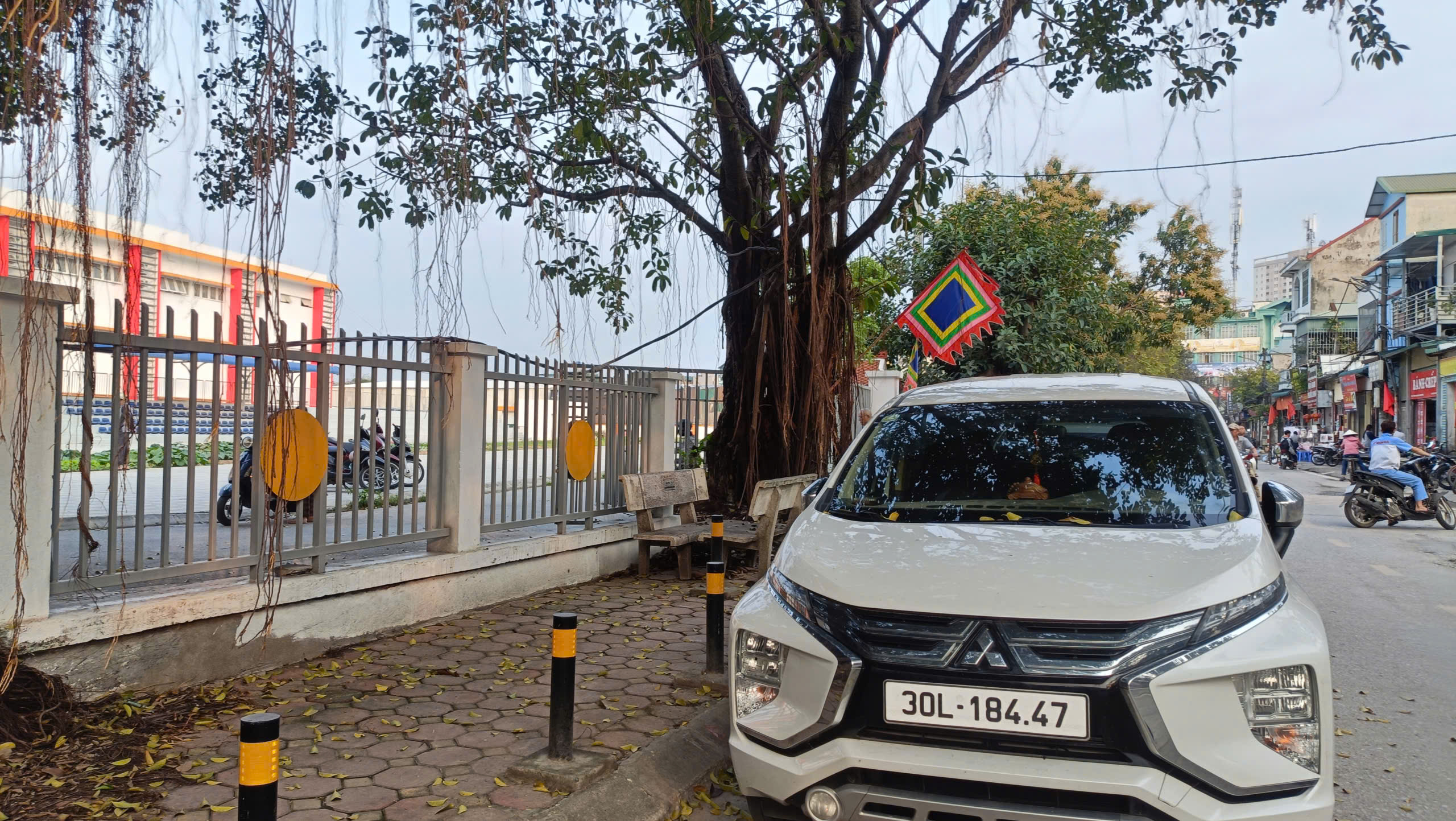  Bán gấp nhà Mặt phố Thạch Bàn, Long Biên, Kinh doanh đỉnh cao, đường nhiều ô tô tránh 