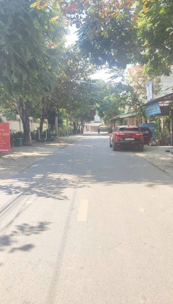  Chính chủ cần tiền bán gấp đất xây biệt thự vườn sổ đỏ sẵn. 