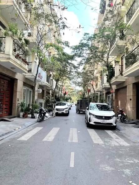  Khu VIP, bán nhà phân lô Nghĩa Đô ô tô vào nhà, 70m, chỉ 24 tỷ 