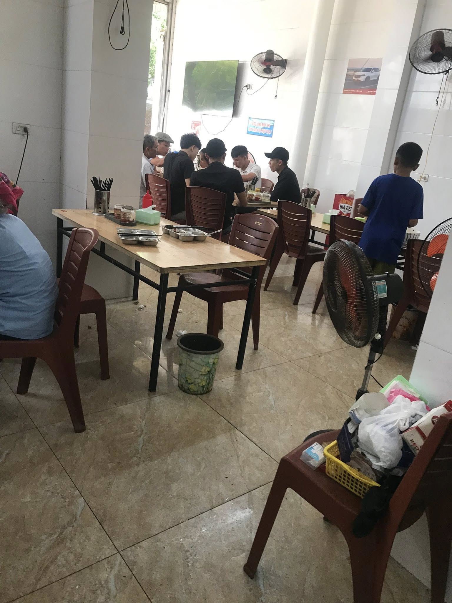  Vì lý do gđ mình cần sang nhượng quán cơm, bún đang hoạt động bình thường 