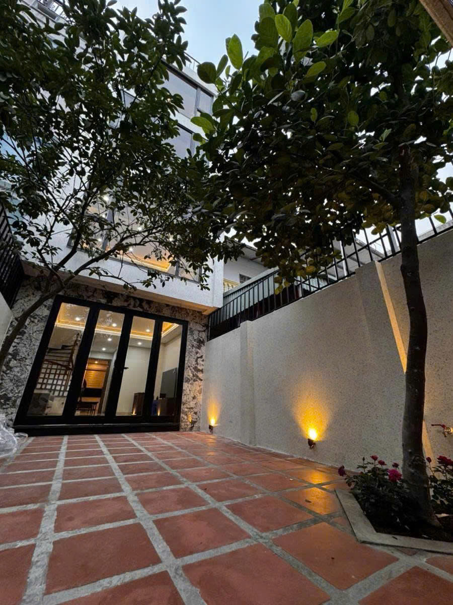  Bán nhà Lệ Mật, Việt Hưng, 70m2, sân vườn, 2 thoáng, full nội thất, 12,8 tỷ 