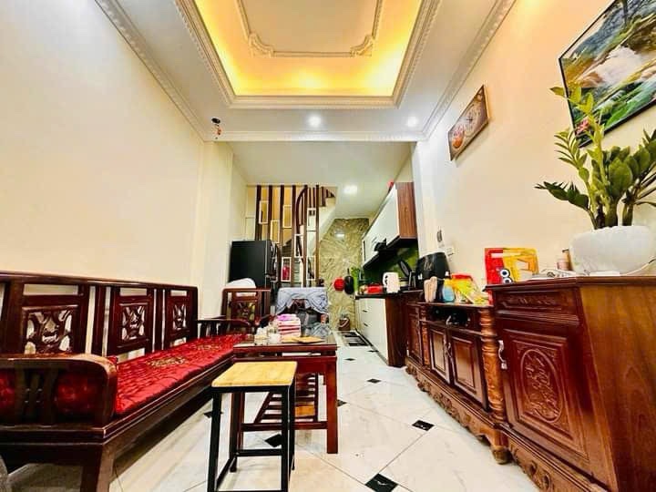  Bán Nhà Tân Mai 27m2. 4 tầng. mặt tiền 3m. giá 8.3 Tỷ Hoàng Mai Hà Nội 