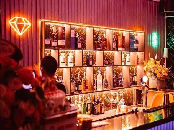  SANG NHƯỢNG QUÁN BAR GOLD LOUNGE PHÚ MỸ HƯNG TP.HCM 