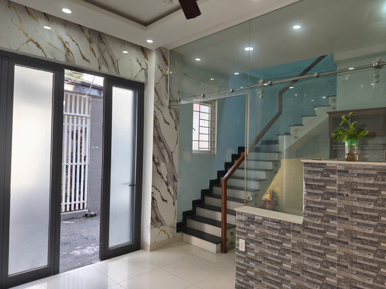  ► Kiệt thẳng thông Lê Đình Lý Ô tô đến cửa, 40.5m2, 2 mê đúc, đi bộ ra Trường Học C1, C2, Chợ, 3.xx tỷ 