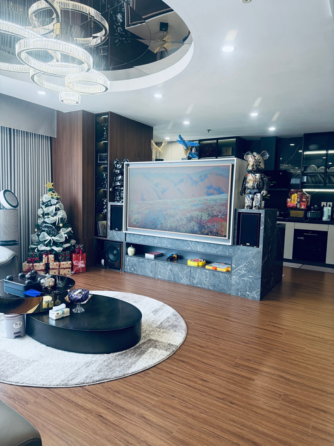  23.3.26.1 Bán căn 3 ngủ Golden Palm Lê Văn Lương dt 125m2 góc, kính cong, nội thất cực kỳ ấn tượng, miễn chê 