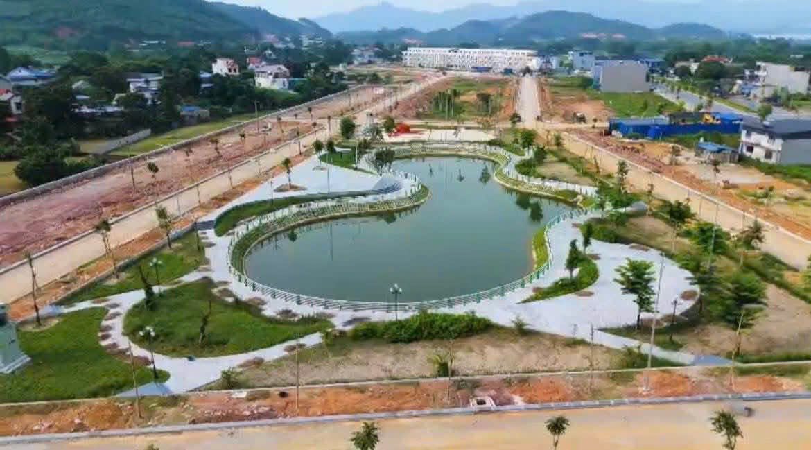  Bán nhà 3 tầng 1 tum Mặt Đường 36 Khu Đô Thị Vạ Phú – Đại Từ - Thái Nguyên. 