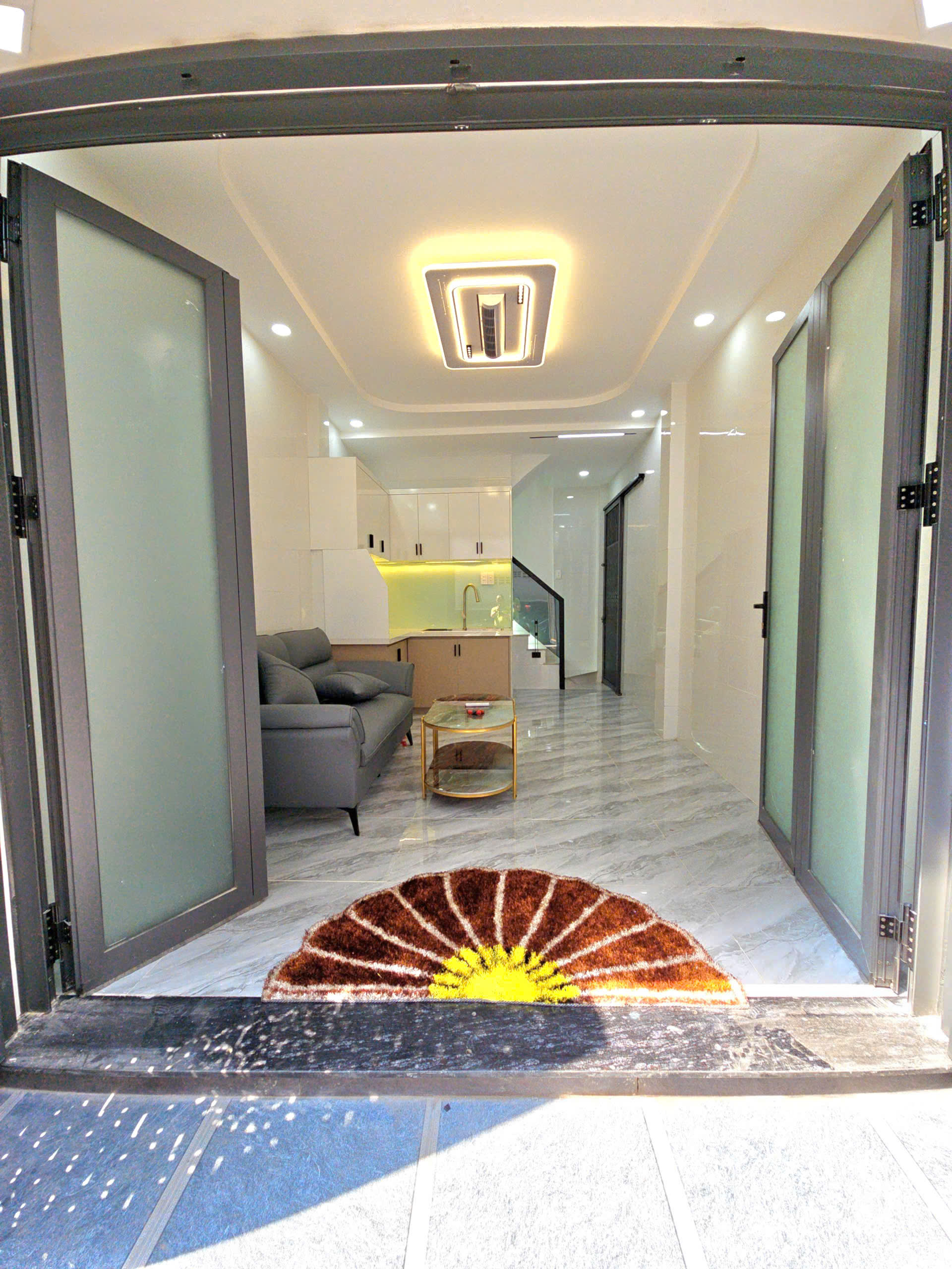  bán nhà  Sát mặt tiền Q4  Hoàng Diệu vs Khánh Hội 
chỉ 1 bước tới Q1 DT 63 M2 CÓ 4 TÊ 