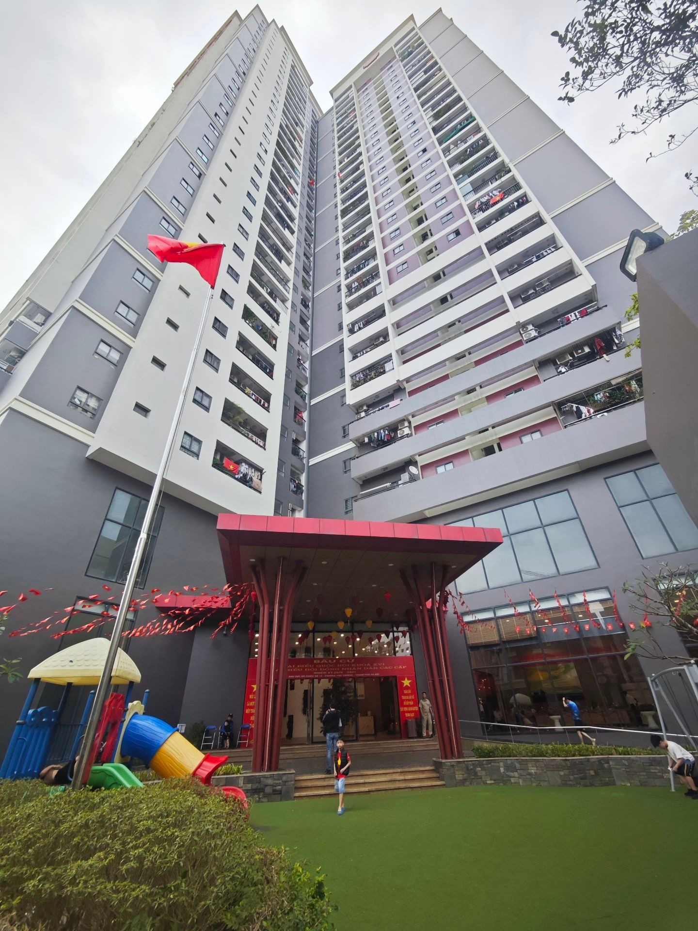  Bán căn hộ tòa Lạc Hồng Phú Thượng 77m2- 2N2VS- giá 6,6 tỷ 